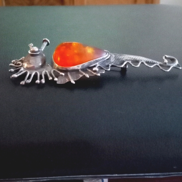 *Sold Sold* ANTIQUE SILVER AND AMBER SEAHORSE PIN/PENDENT - Picture 2 of 8